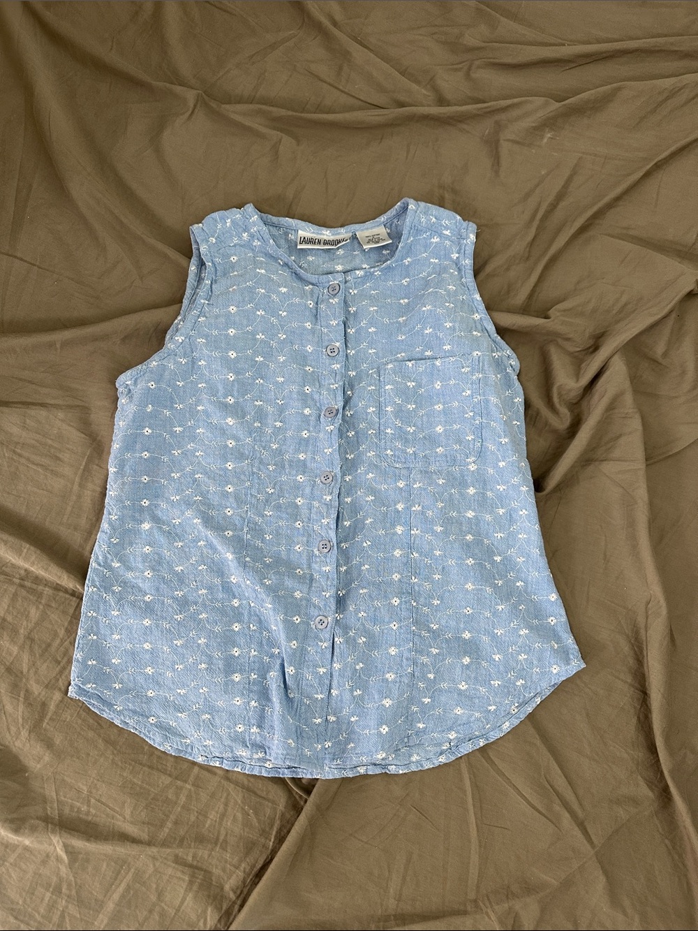 NWOT Lauren Brooke Light Blue Sleeveless Eyelet Button-Front cotton top